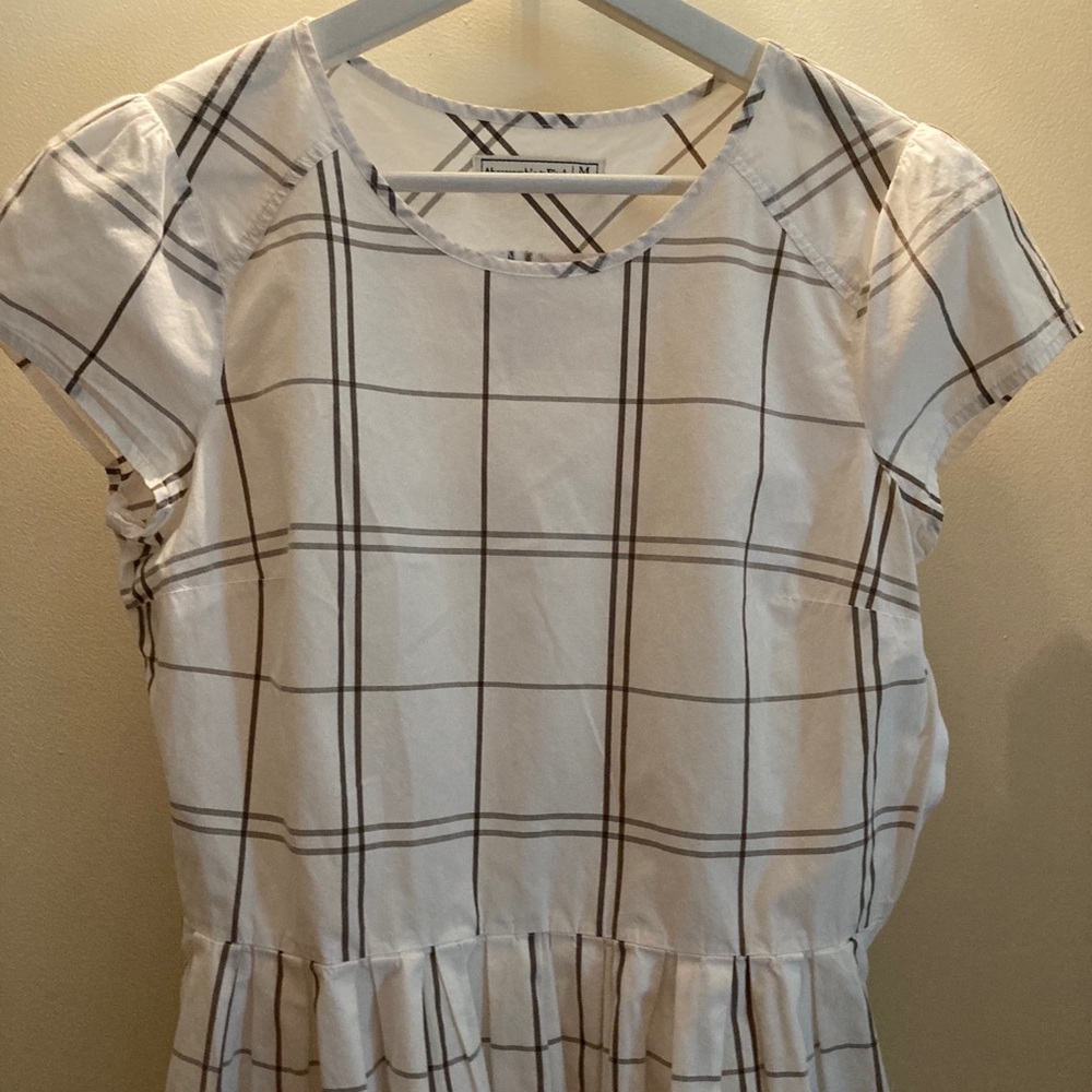 Abercrombie White and Black Top
